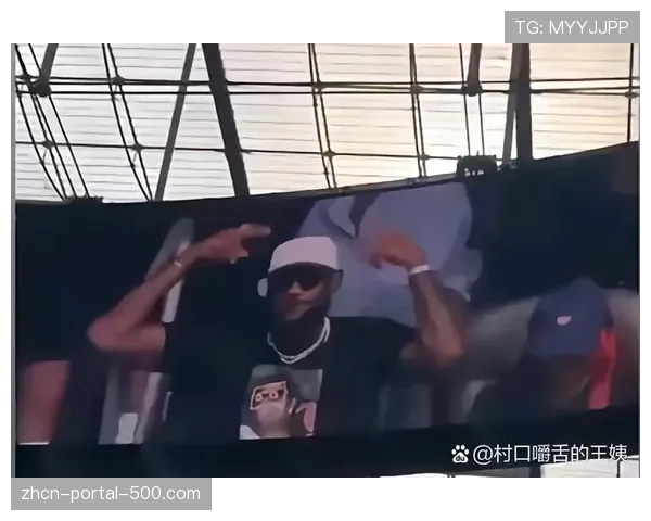 詹姆斯观看附加赛直播遭遇技术故障，社交媒体怒喷联盟